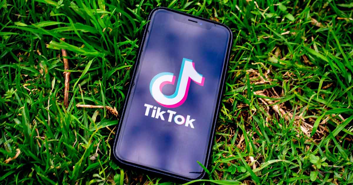 WARNING---Apple Suddenly Catches Tik-Tok Secretly Spying On Millions of I-Phone Users